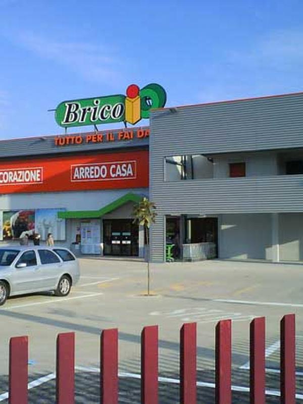 Ristrutturazione edificio commerciale
